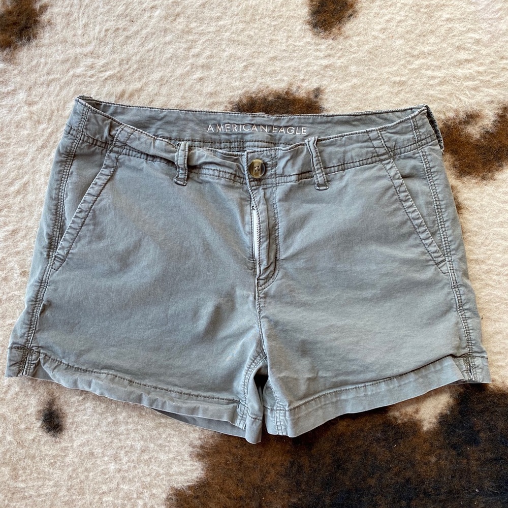 American Eagle olive shorts
